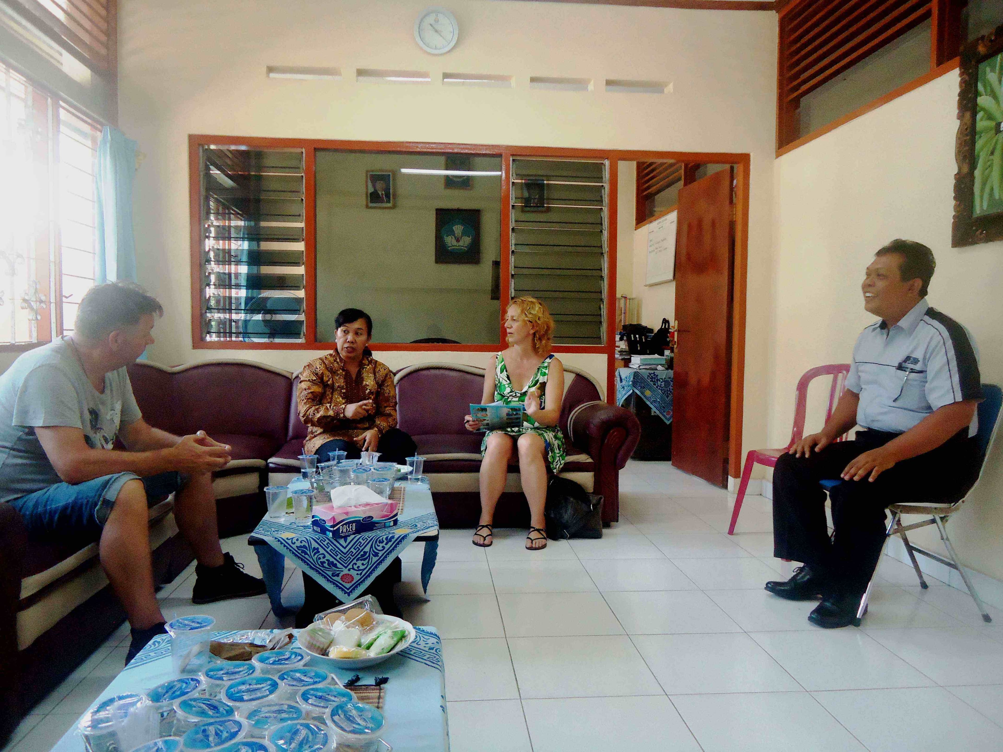 SMKN 3 Singaraja Menerima Kunjungan  Dua Orang Guru dari Belanda