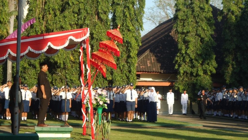 AWALI TAHUN PELAJARAN BARU BERSAMA WAKIL BUPATI DAN SISWA BARU