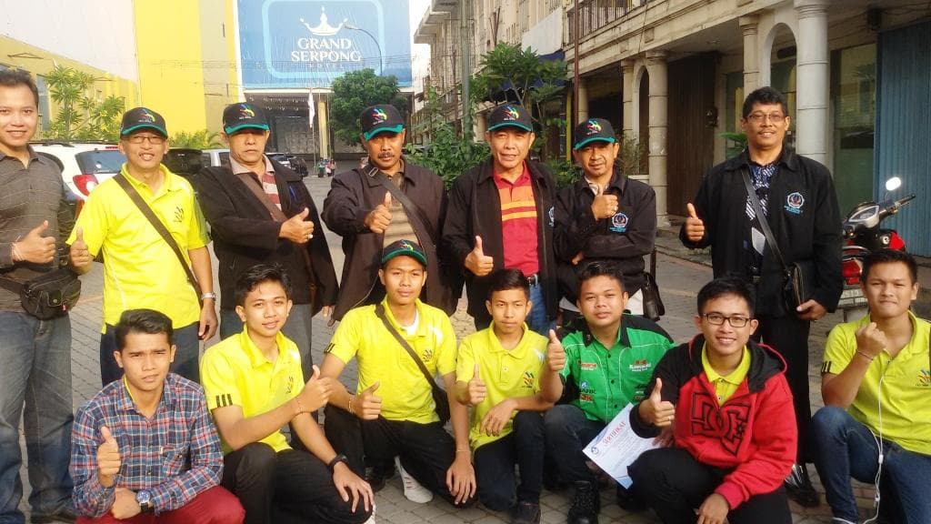 SISWA-SISWA SMK N 3 SINGARAJA PERSEMBAHKAN  DUA MEDALI EMAS LKS SMK TINGKAT NASIONAL XXIII 2015