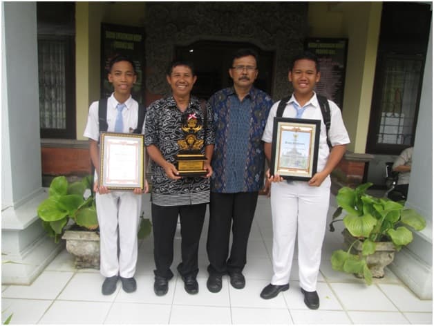 SENIN SARAT PIALA DI  SEKOLAH ADIWIYATA TINGKAT PROVINSI BALI 2014, SMK N 3 SINGARAJA