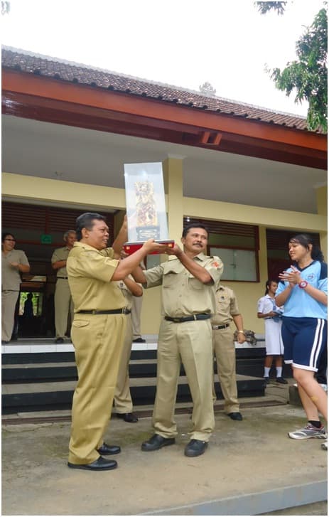 KADO PRESTASI AKHIR TAHUN 2013 UNTUK SMK NEGERI 3 SINGARAJA